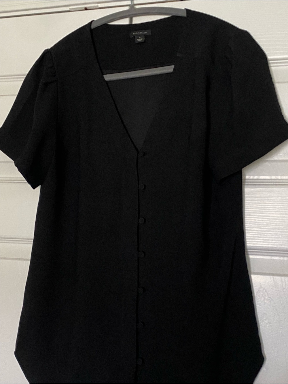 Ann Taylor Black Short-Sleeve Button-Down Top